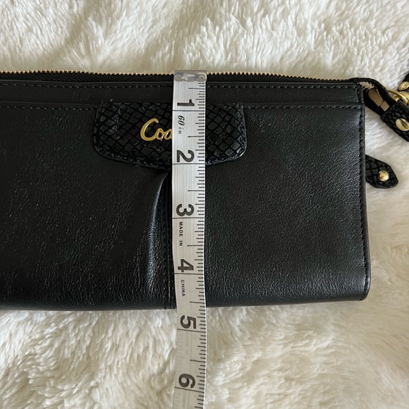 Coach wristlet - Picture 4 of 7